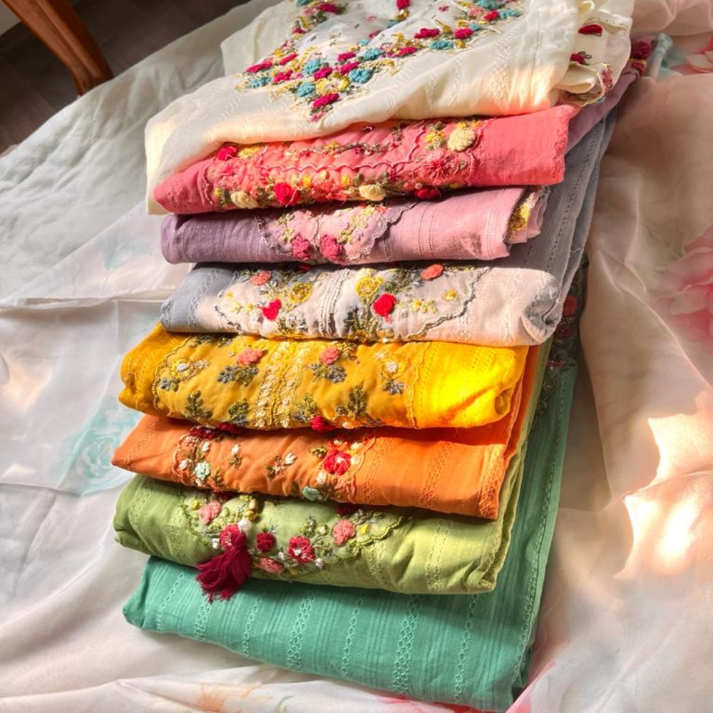 Kashmiri kurti plazo set - Picture 3 of 3